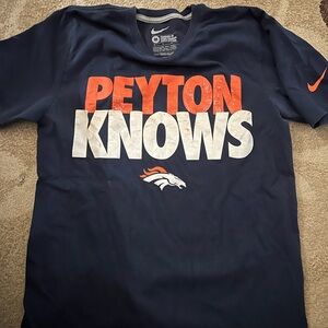 Vintage Nike ‘Peyton Knows’  Navy T-Shirt with Orange Swoosh Size Med Unisex